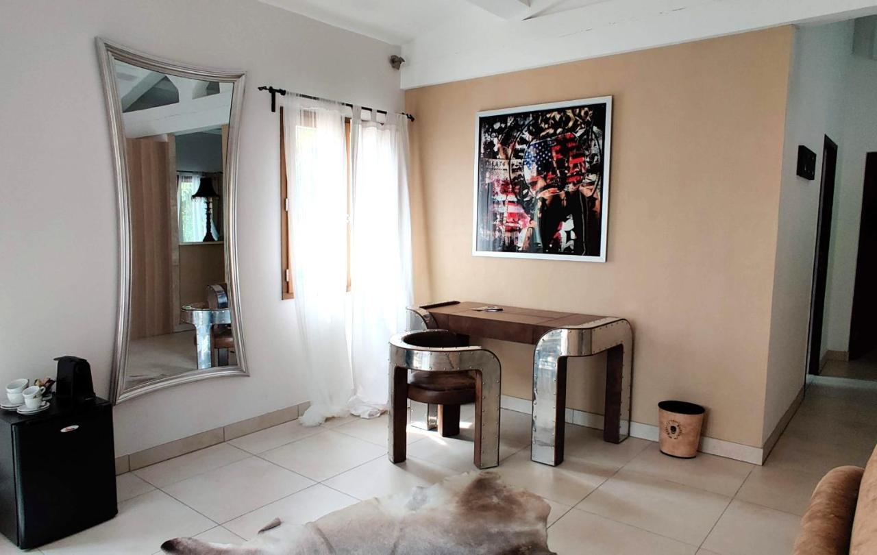 Maison Prestige Saint Tropez By Roberto Geissini Grimaud Luaran gambar